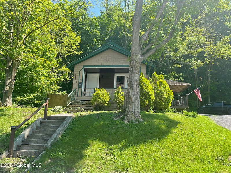 3rd image of 30 Mountain Street