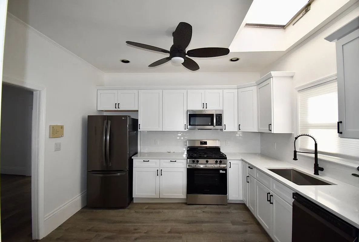 3 bed, 2.0 bath, 1080 sqft, $3,400 — Photo 2