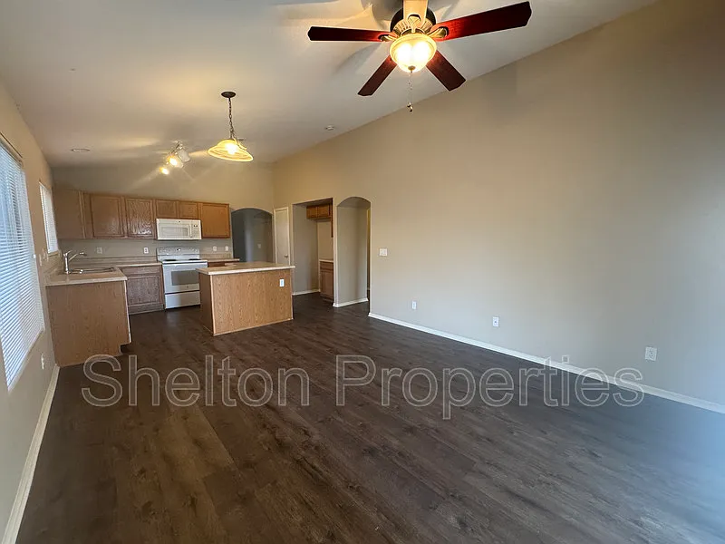 3 bed, 2.0 bath, 1238 sqft, $1,695 — Photo 4