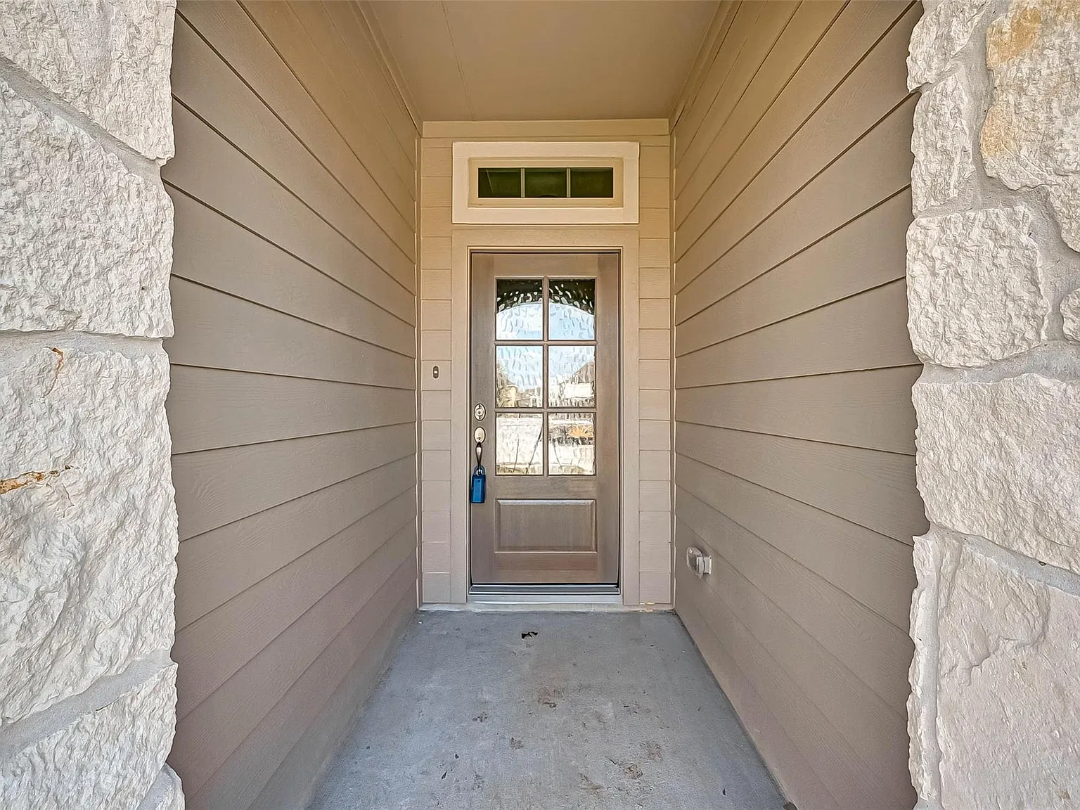 3 bed, 2.0 bath, 1692 sqft, $2,000 — Photo 4