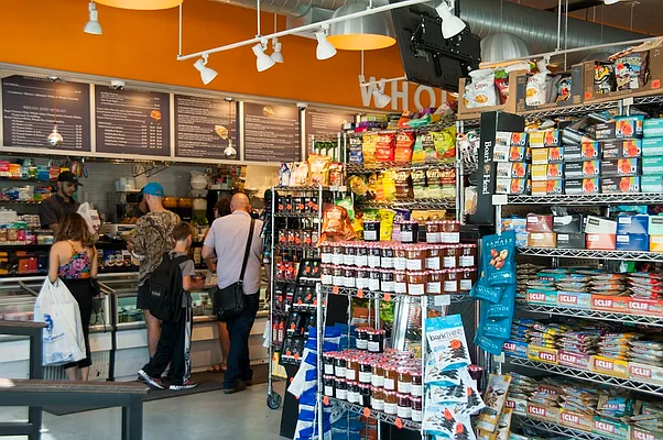 Rented by Lisa Management | media 12