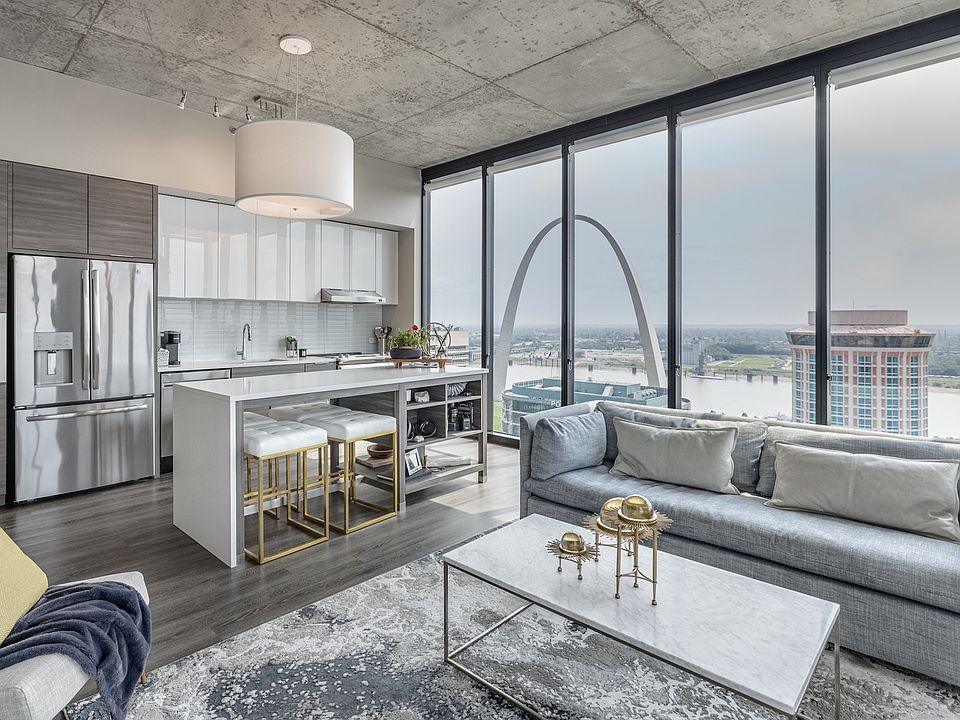 One Cardinal Way Luxury Apartments has Panoramic Views of The Gateway Arch