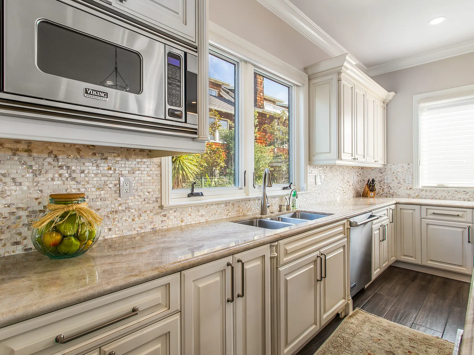 6 bed, 7.5 bath, 5227 sqft, $23,000 — Photo 4