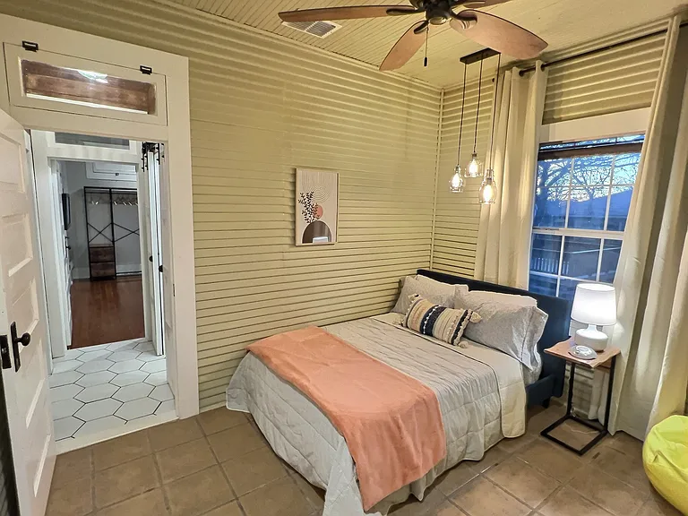 404 W Walnut St — Photo 12