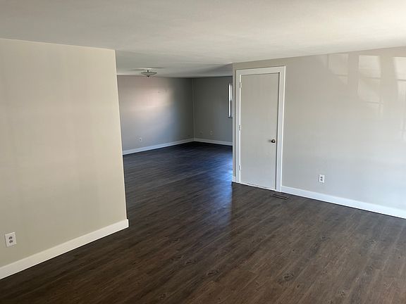 3rd image of 4505 Powell Rd