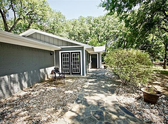 2nd image of 418 Ensign Ln