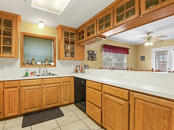 5th image of 2400 Carnation Ct