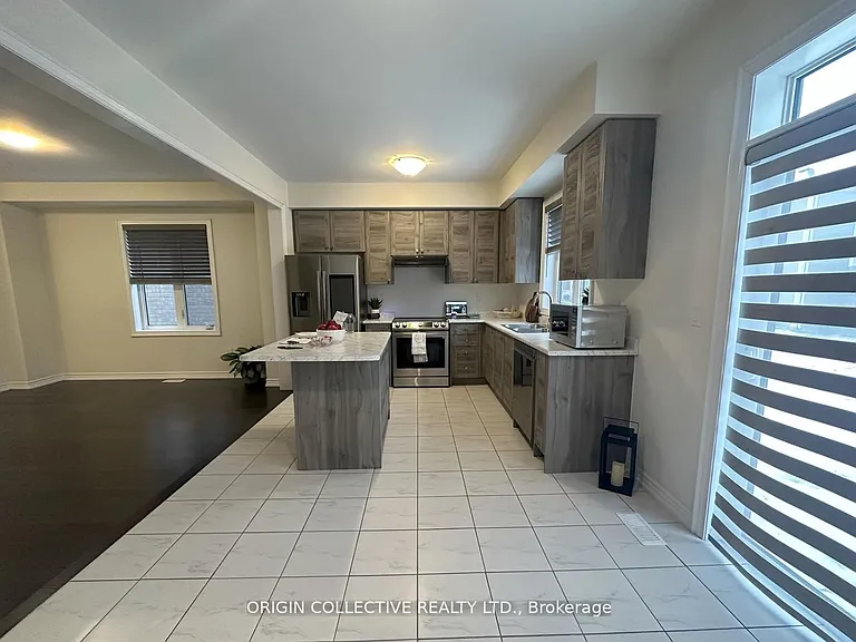 4 Amos Ave E — Photo 12