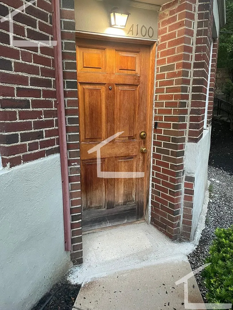 Spacious Modern Brookline 3 Bed Unit Available 9/1/26 (Amazing Deal!!) — Photo 2