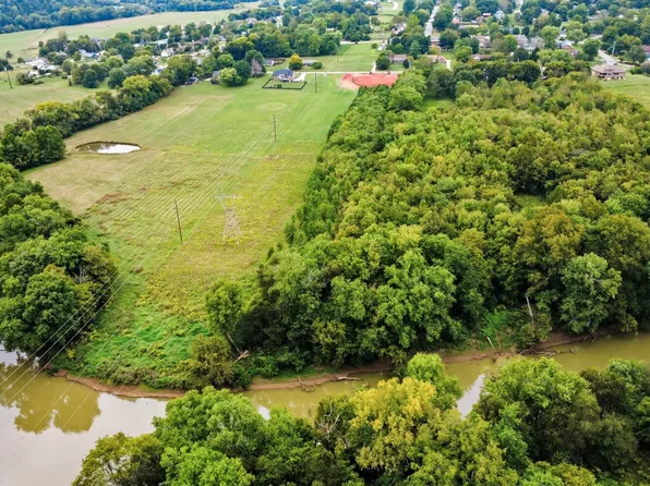 1204 Willow Bend Dr, Clarksville, TN 37043