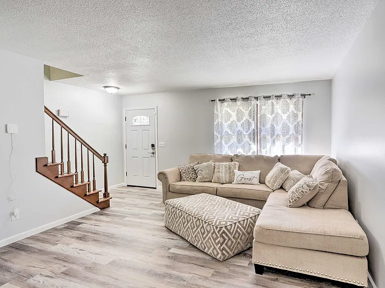 Woodmeadow Dr — Photo 5
