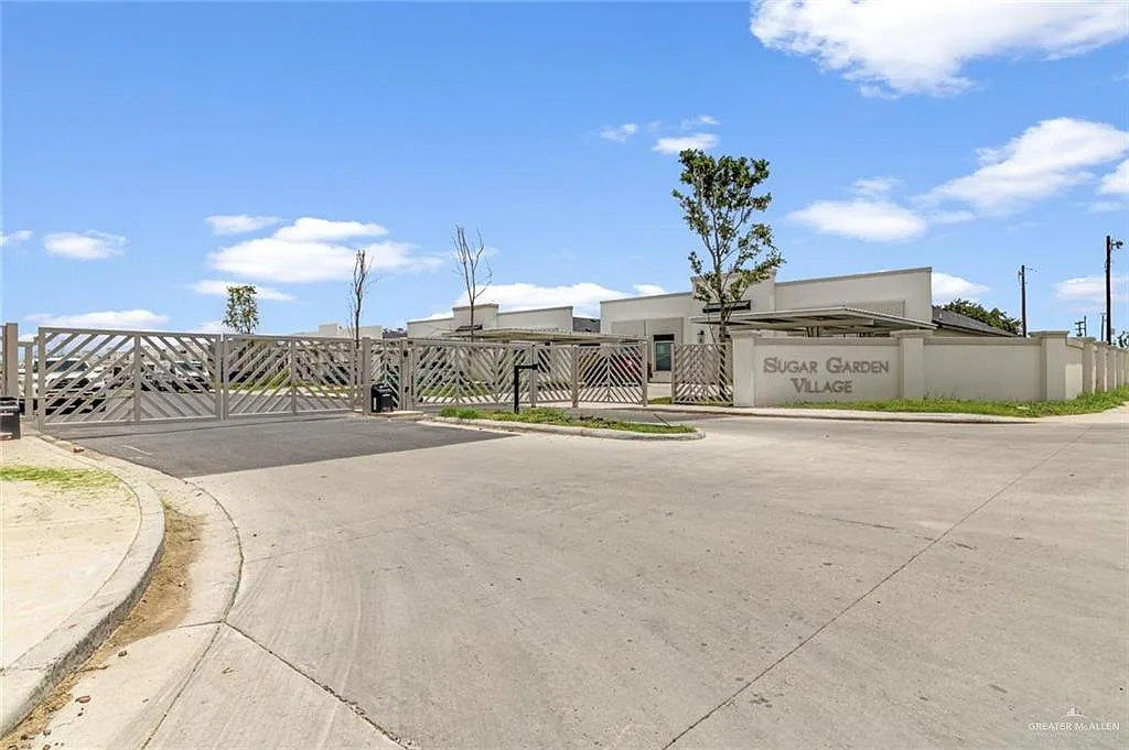 3 bed, 2.0 bath, 1064 sqft, $1,200 — Photo 4