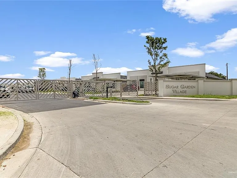 901 Sugar Dr #3 — Photo 4