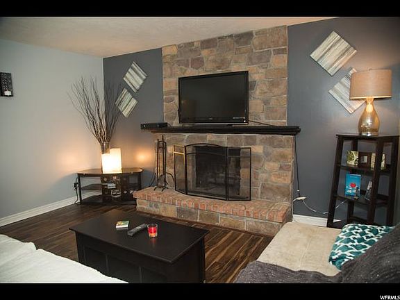 4th image of 394 E Maxwell Ln
