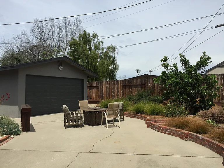 908 Sandalwood Ave — Photo 4