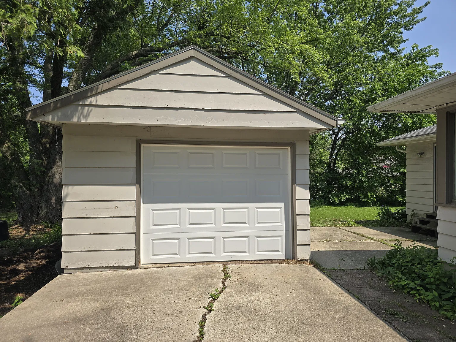 3 bed, 1612 sqft, $2,495 — Photo 2