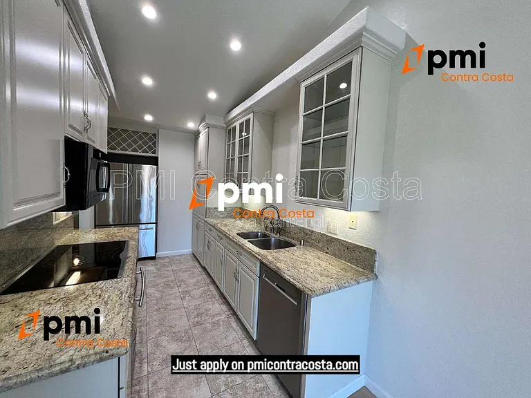 409 Camelback Rd — Photo 8
