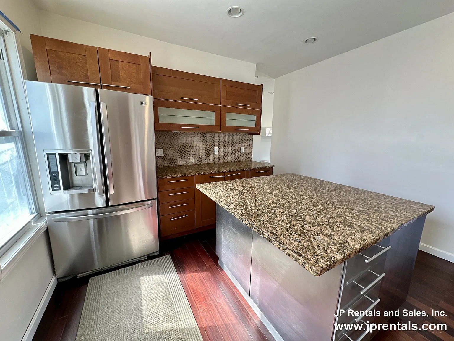 2 bed, 1.0 bath, 950 sqft, $2,600 — Photo 1