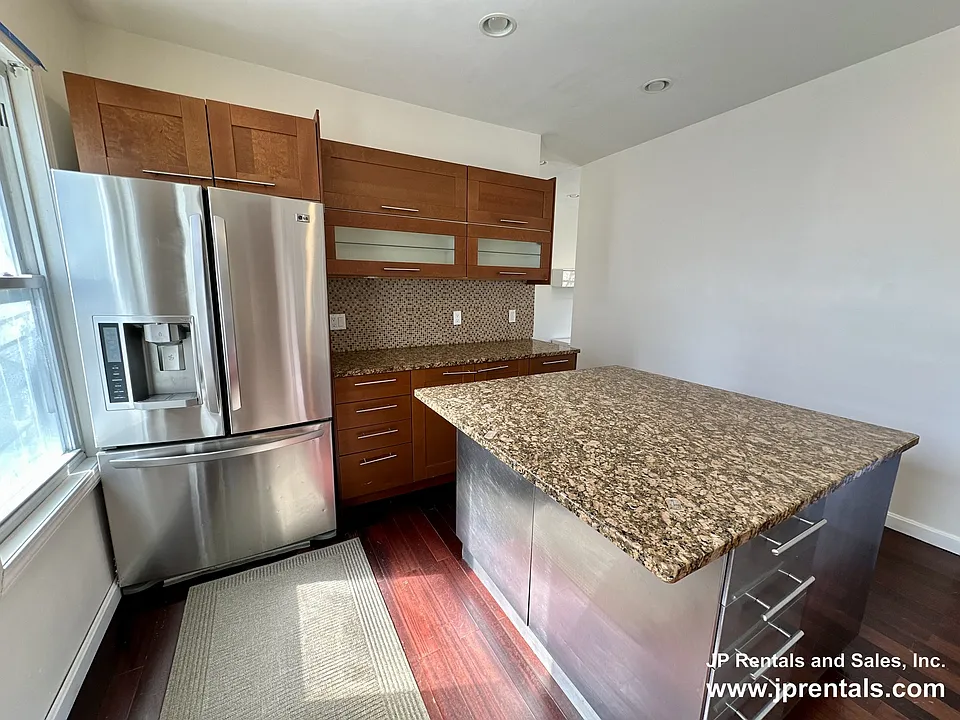 253 Belgrade Ave #3