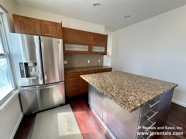 253 Belgrade Ave #3, Boston, MA 02131