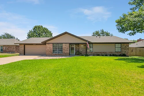 2127 Tanglewood Dr Photo 1