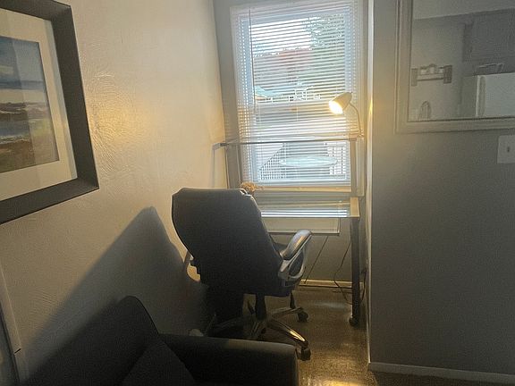work office desk space in 1 bedroom furnished apartment in boardman, Ohio
