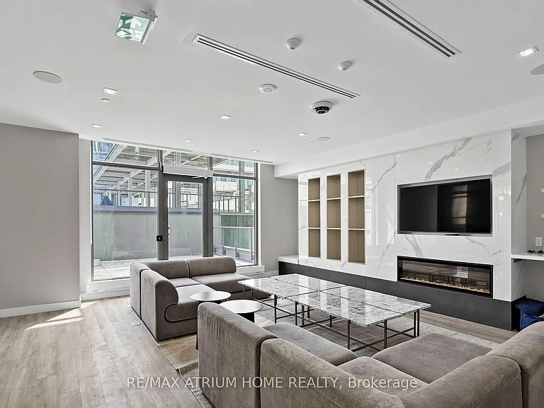 7 Golden Lion Hts #1001 — Photo 40