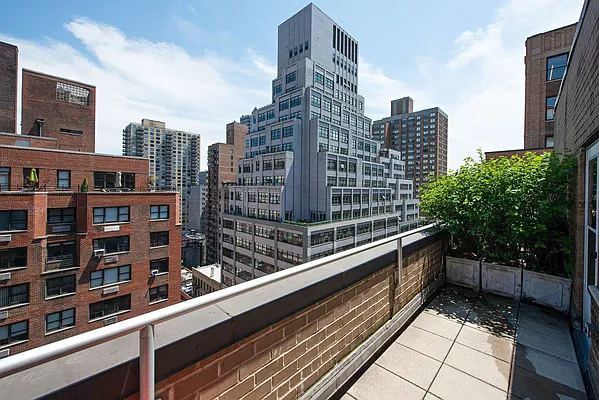 Sold by Compass | media 1