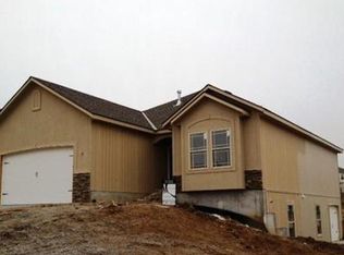 2305 NE Treetop St, Grain Valley, MO 64029