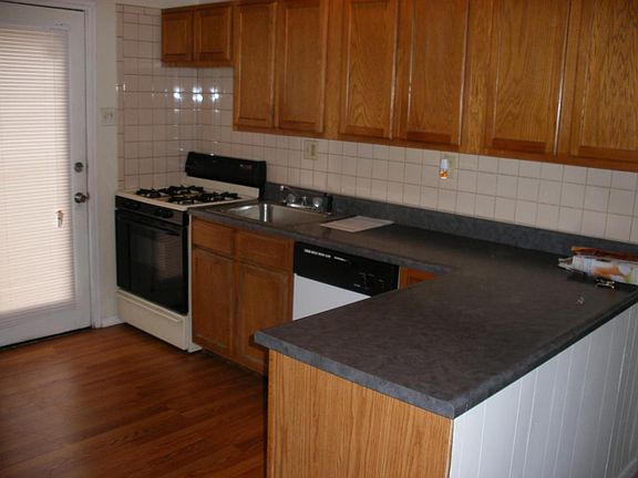 4th image of 874 Loyola Dr