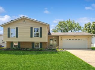 1025 Timber Ln, Darien, IL 60561