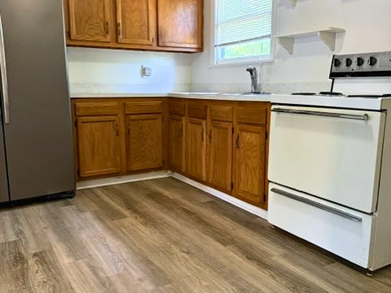 1704 Smith Dr — Photo 11