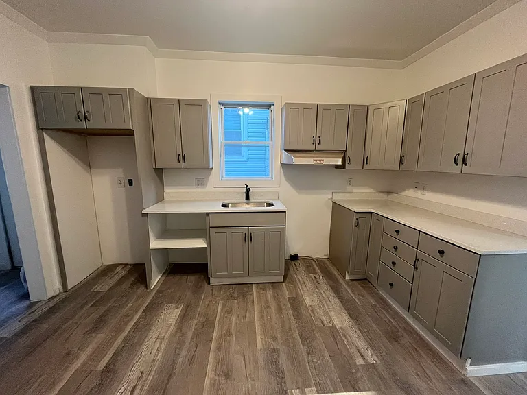 335 1st St #1 — Photo 3