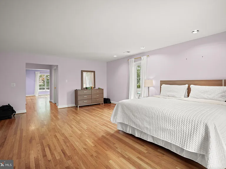 9809 Hall Rd — Photo 25