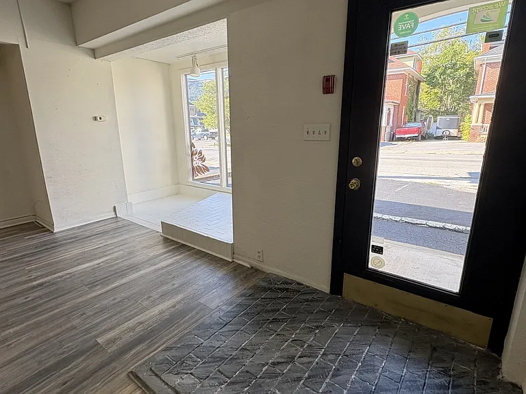 1707 Jefferson St — Photo 7
