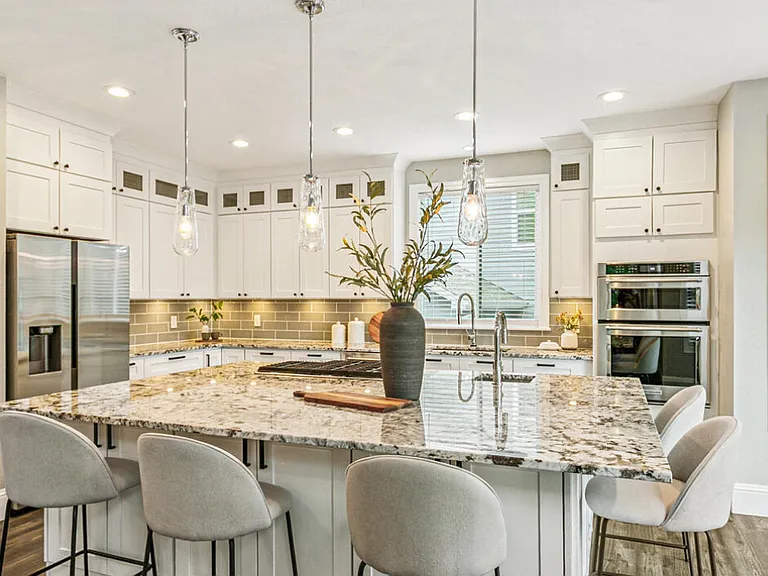 20214 E Lake Cir — Photo 9