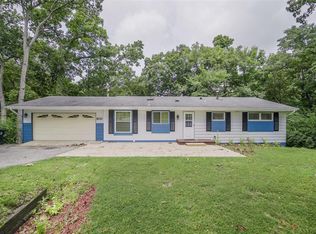 1611 Valley Park Rd, Fenton, MO 63026