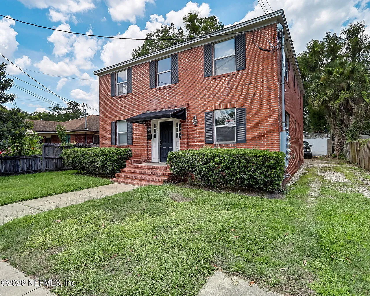 1 bed, 1.0 bath, 642 sqft, $1,050 — Photo 2