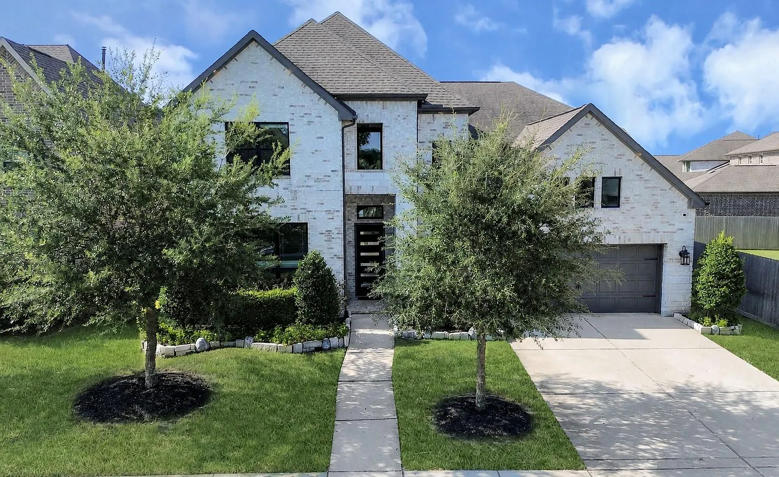 4 bed, 3.5 bath, 3696 sqft, $4,000 — Photo 2