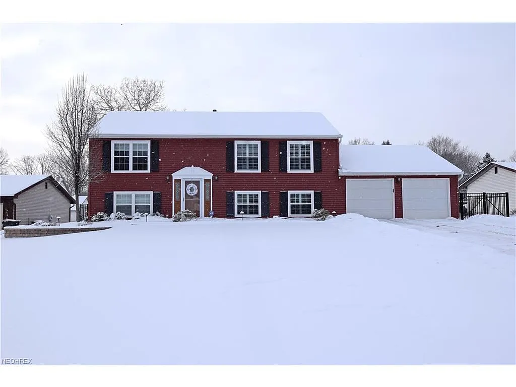 1335 Huntington Ct photo 1
