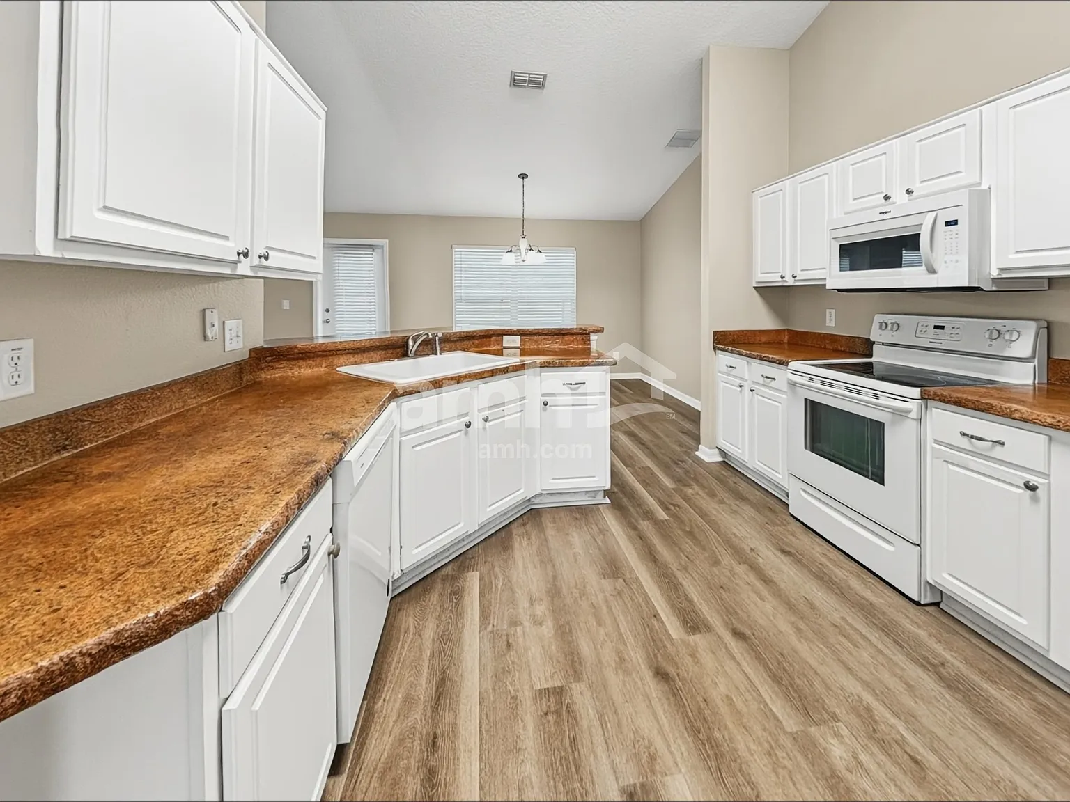 4 bed, 2.0 bath, 1760 sqft, $2,465 — Photo 3