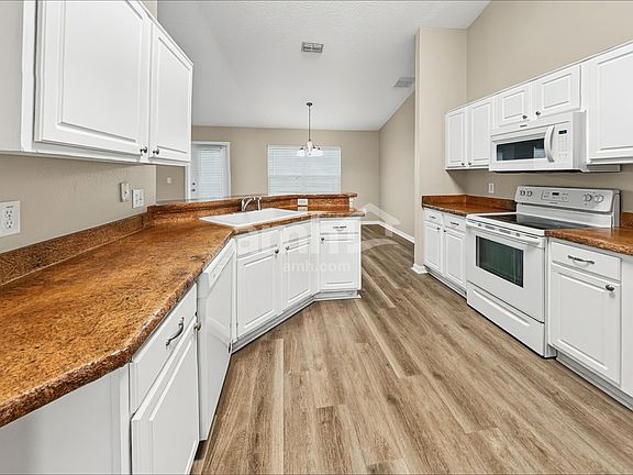 3rd image of 660 Winding Lake Dr