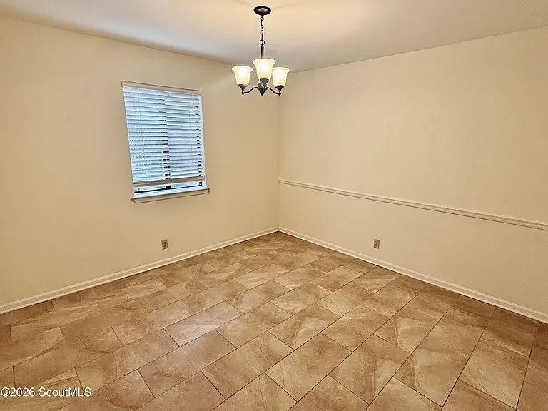 227 Walmar Grv — Photo 4