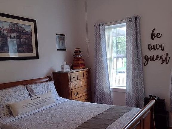 3rd image of 250 Hill Place Rd