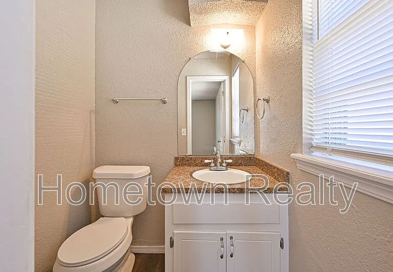 629 Lloyd Ave — Photo 18
