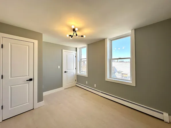 12 Grant Avenue image 7 of 9