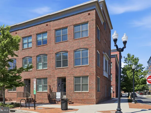1100 S Edgewood St, Arlington, VA 22204
