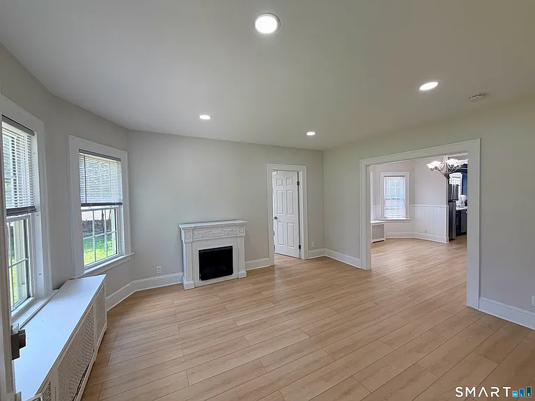 332 Robbins St — Photo 2