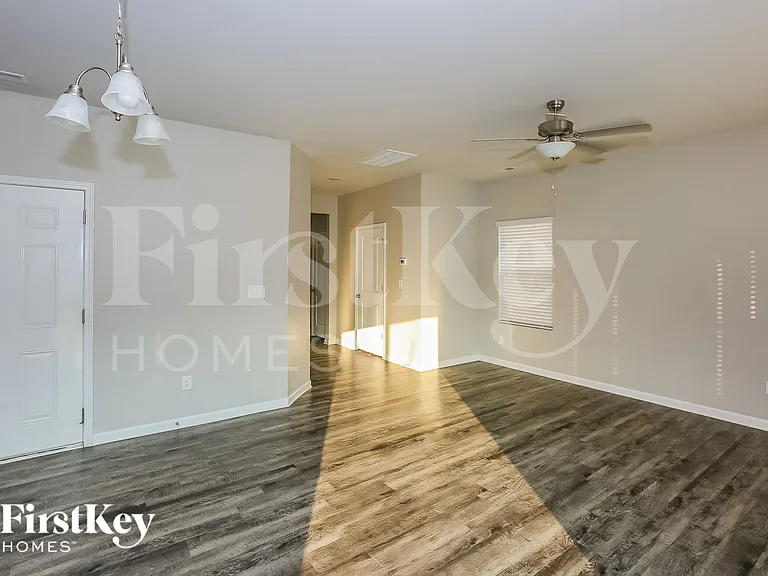 9613 Hamel St — Photo 5