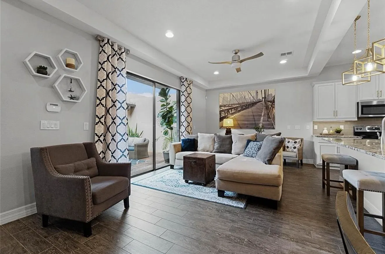 3 bed, 2.5 bath, 1946 sqft, $1,250 — Photo 1